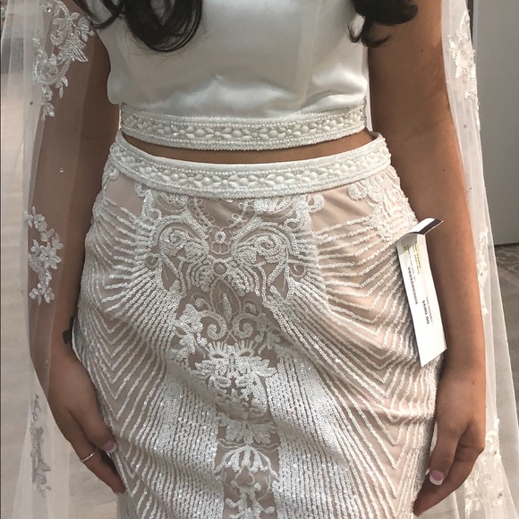 Two piece beaded wedding dress. Never worn - Picture 3 of 8